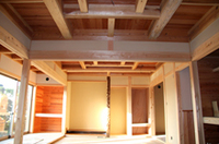 和室
木材のアクセントがきいた人が集まれる和室が完成しました。